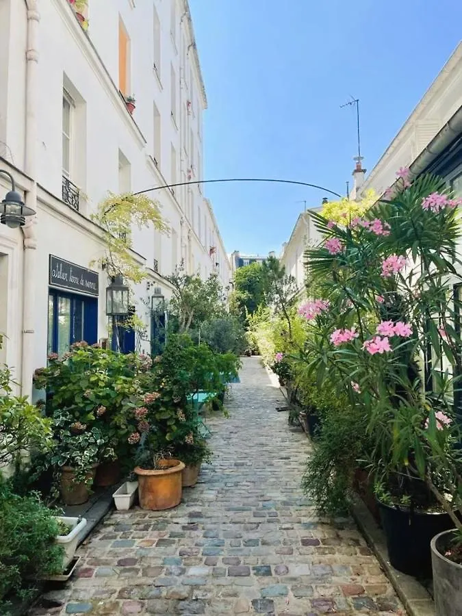 Bright Studio - Near Montmartre Apartment Paris France