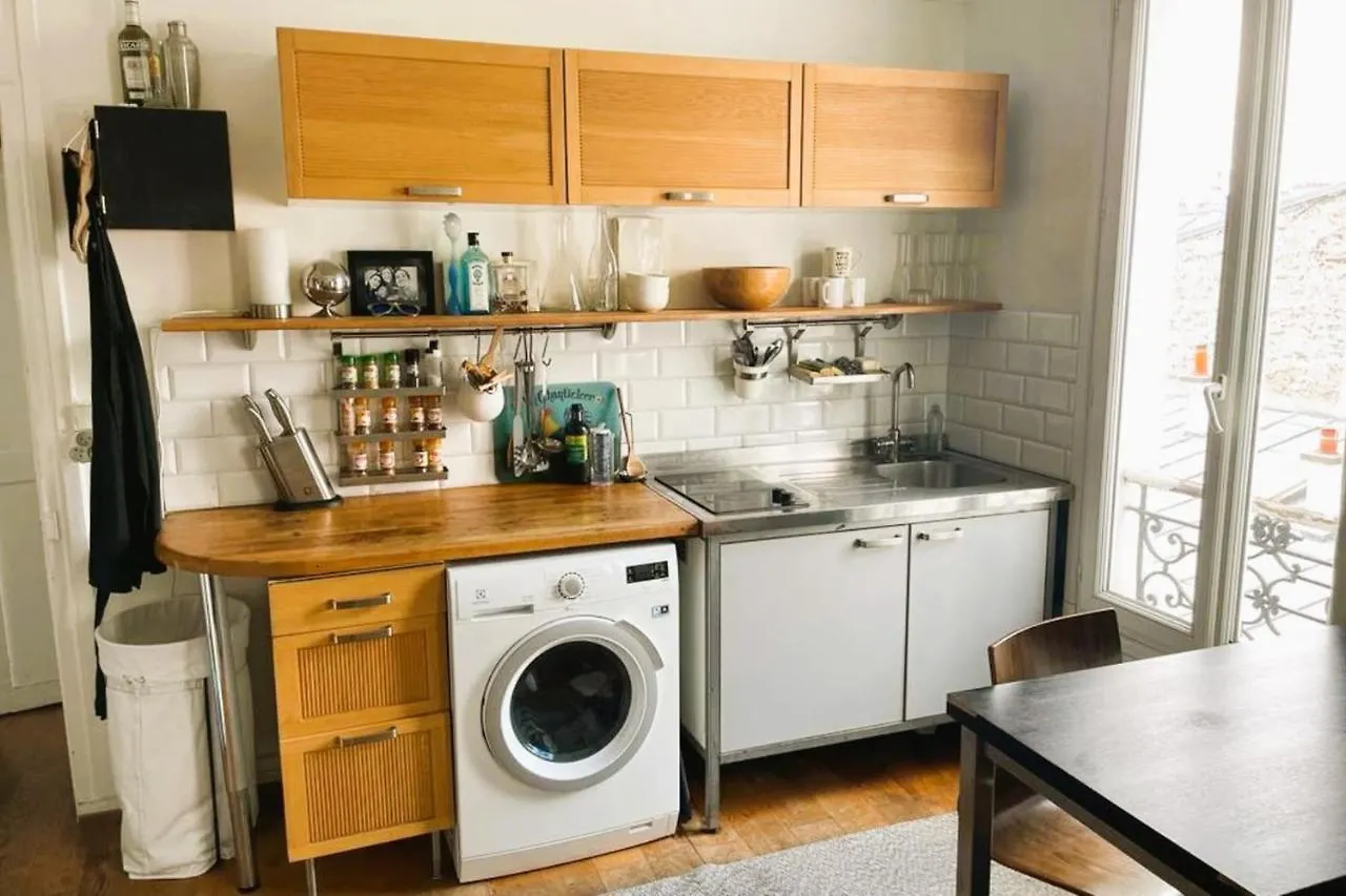 Bright Studio - Near Montmartre contacts